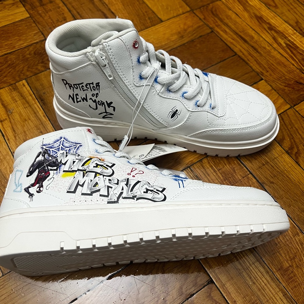 NEW- NEVER WORN -ZARA Marvel White Kids Sneakers with Spider-Man Design